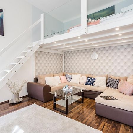 Bpr Stylish Mosaic Home With Terrace Budapest Extérieur photo